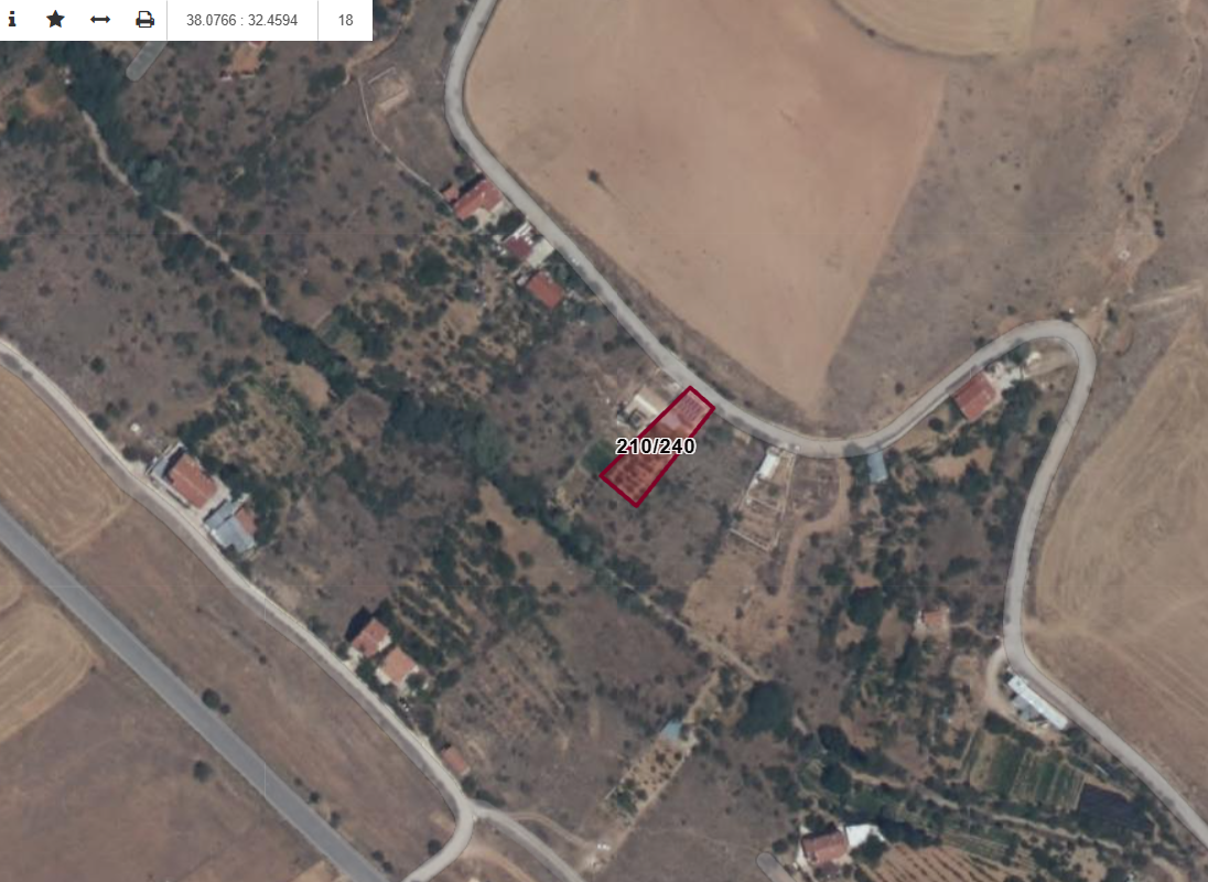 SIZMA MOLLA BAĞLARI İÇİNDE EVİ VE 30-40 ADET AĞAÇ BULUNAN BAHÇE.