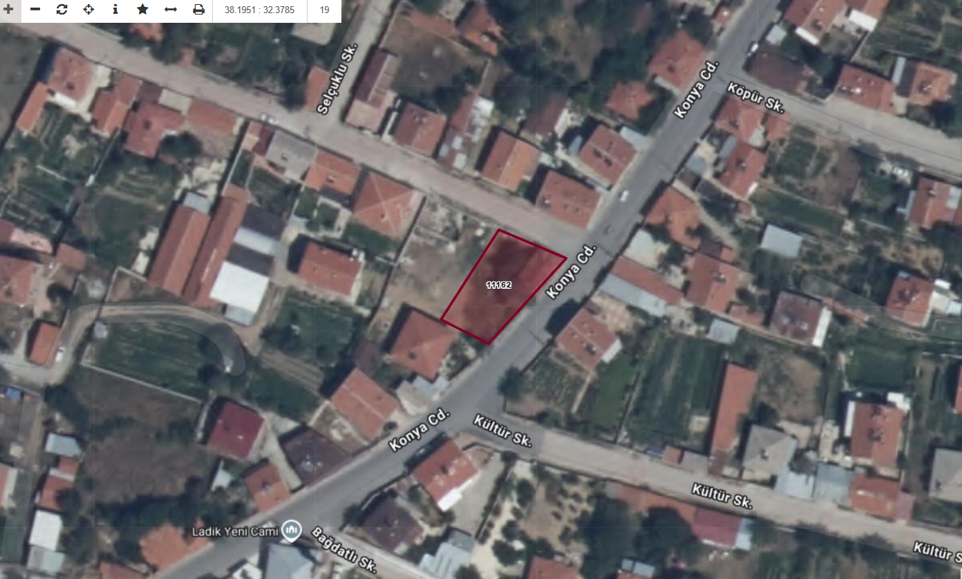 LADİK MERKEZ DE 515 M2 TAKASA AÇIK İMARLI ARSA