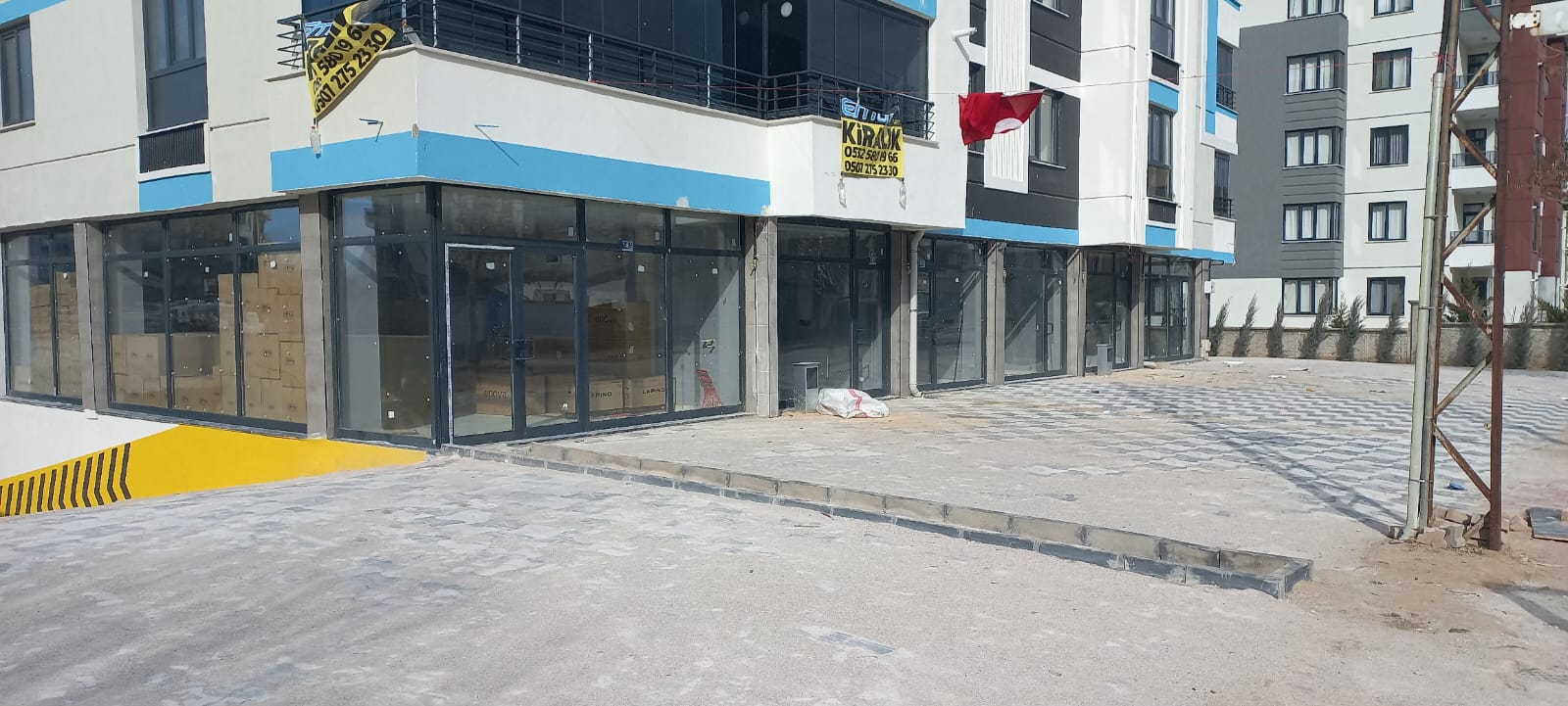 SELİM SULTAN MAH. DE KİRALIK 122 M2 DÜKKAN