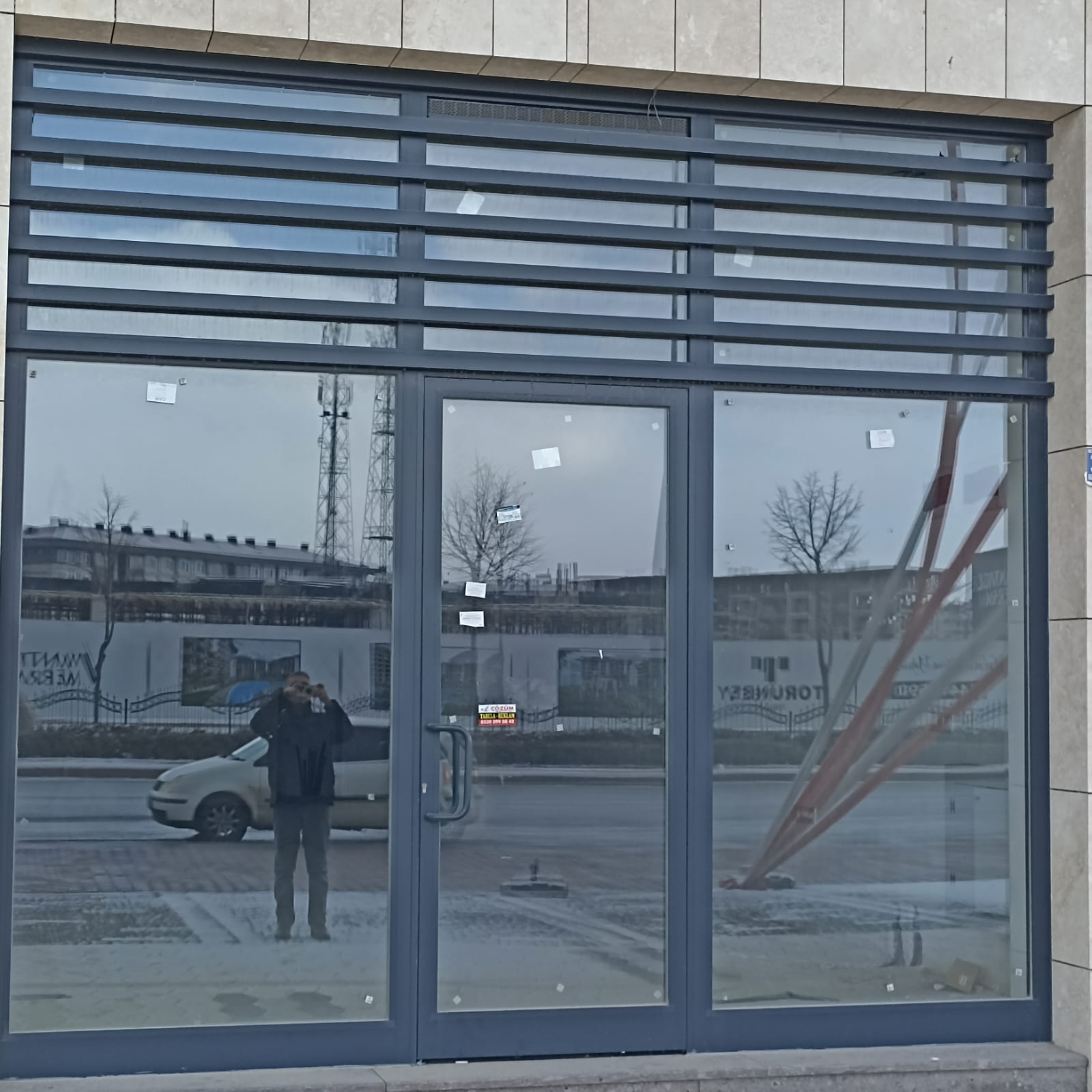 GAZZE CADDESİ ÜZERİNDE ÇINAR KONAKLARI ALTINDA SATILIK 85 M2 DÜKKAN görsel 2
