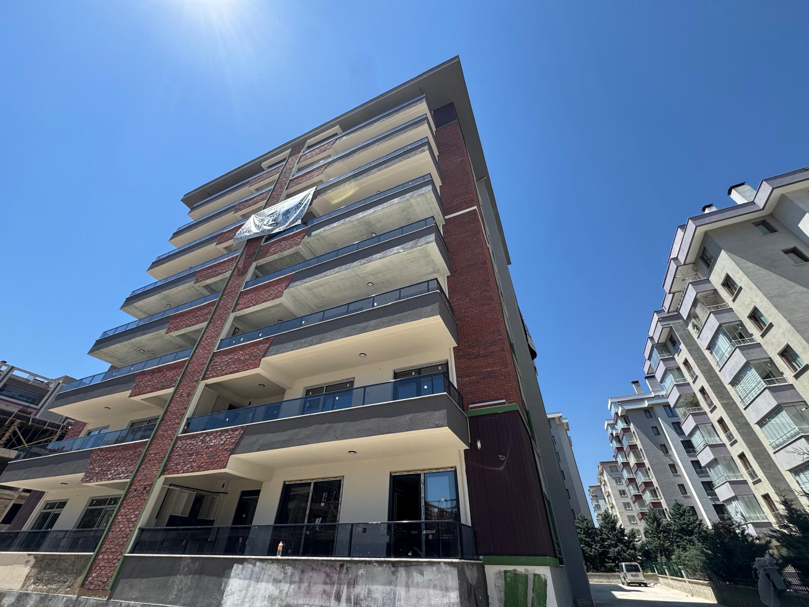 KIRBAŞI CADDESİNDE SIFIR 4+1 SATILIK LÜKS DAİRE